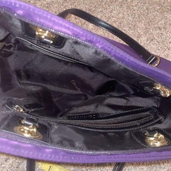 Calvin Klein Shoulder/Tote Bag Medium Nylon Tote w/gold Tone Chain Purple - Picture 4 of 4